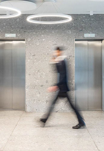 Dipendente al telefono